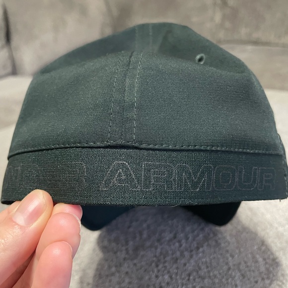 Under Armour LG/XL Black Hat with Yellow Logo - Picture 3 of 7